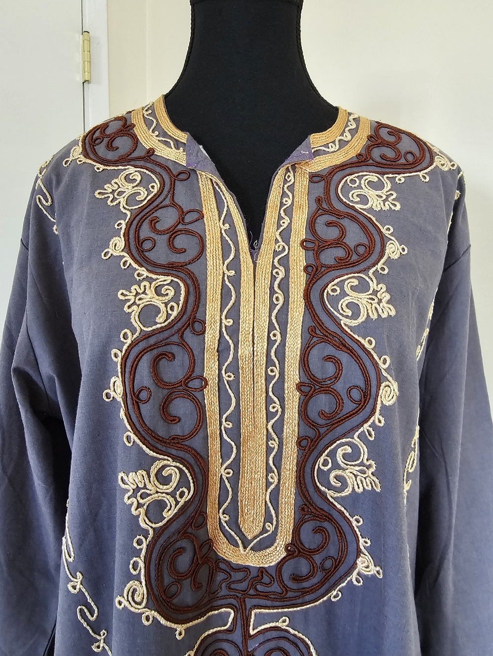 VINTAGE EMBROIDERED CAFTAN - Picture 2 of 15